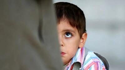 شکنجه دانش‌آموزان دبستانی توسط معلم به علت گم شدن شارژر موبایل! +عکس | رویداد24