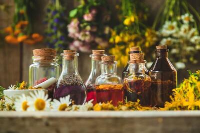 راهنمای کامل خواص درمانی عرقیات گیاهی و طبع آنها - سبک ایده آل