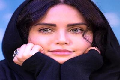 آواز شاد؛ الناز شاکردوست تو خونه دوبلکسش مولودی خونی گرفت خودش خوند چه دف و کفی میزنن