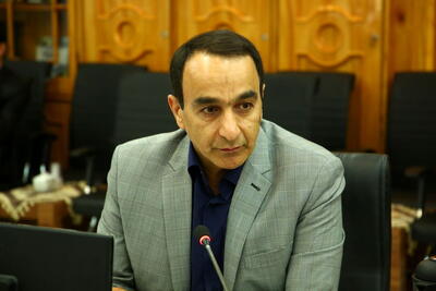 ریزش شبکه فاضلاب در خیابان بهارستان شرقی اصفهان