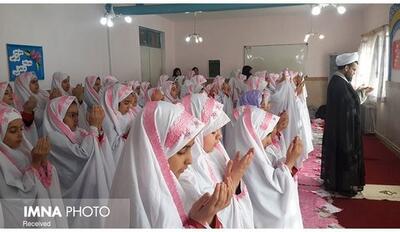 مدارسی که به اقامه نماز توجه بهتری دارند اضطراب‌ها و ناهنجاری‌های کمتری دارند