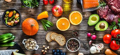 از این غذاها برای مقابله با آلزایمر استفاده کنید