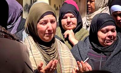 فیلم/ وداع سوزناک مادر فلسطینی با فرزند شهید ۱۹ ساله