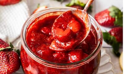طرز تهیه کمپوت توت فرنگی با ماندگاری بالا
