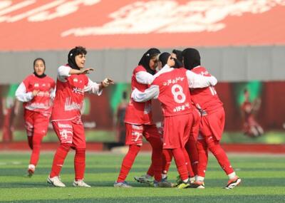 عکس | قرارداد ستاره پرسپولیس تمدید شد - پارس فوتبال