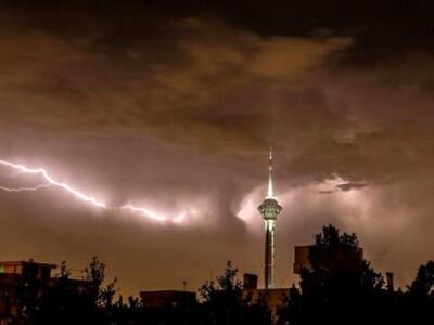 هشدار سطح نارنجی برای تهران؛ وزش باد شدید و احتمال توفان و تگرگ در راه است