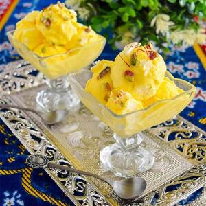 با یک لقمه از بستنی سنتی لبریز از شادی شوید