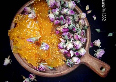 پولکی بازاری اصفهان، کنار چای محشر می شه