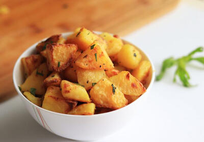 طرز تهیه‌ی سیب‌زمینی تنوری در فر‌؛ کم‌کالری و سالم