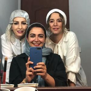 عکس/ گریم متفاوت و یونانی شقایق دهقان و ستاره پسیانی در یک تئاتر | اقتصاد24
