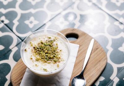 طرز تهیه فرنی معجون؛ فرنی خاص و مقوی | اقتصاد24