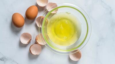 با ماسک سفیده تخم مرغ: راز زیبایی یا خطر پنهان؟