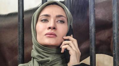 استایل بهاری ساناز سعیدی در روز تولدش: کیک مرواریدی و گل‌های آلسترومریا