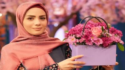 خبر روز | تصاویری دیدنی و جذاب «مبینا نصیری» مجری پر کار این روزای صدا و سیما | گلی شی