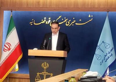 ایران برای منافع ملی می‌جنگد و از روزنه‌های دیپلماسی هم بهره می‌برد/ اجازه نمی‌دهیم برخی در زمین دشمن بازی کنند