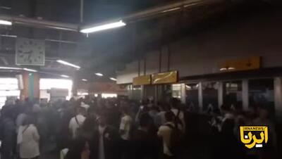 ازدحام جمعیت در پی اختلال بی‌سابقه در متروی تهران!