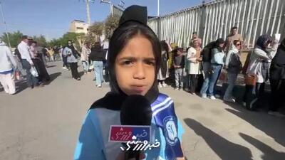 درخواست بامزه دختر گل‌گهری از بازیکنان تیم ملی: برای دختران سیرجانی زمین فوتبال بسازن!