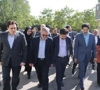 ادای احترام معاون رئیس‌جمهور به شهدای شهریار در سفر به روستاهای شهر