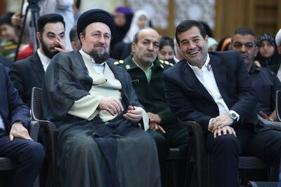 شال پهلوانی توسط وزیر ورزش به یادگار امام (ره) اعطا شد - پارس فوتبال