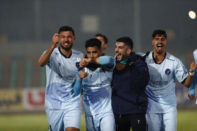 فجر سپاسی شیراز صعود به لیگ برتر را به تأخیر انداخت - پارس فوتبال
