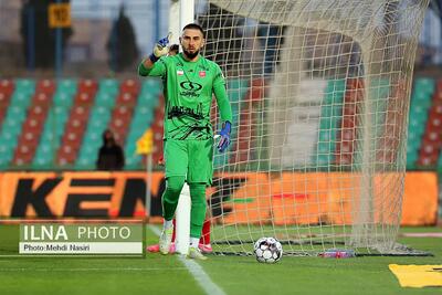 خطر محرومیت برای گلر پرسپولیس در بازی سپاهان - پارس فوتبال