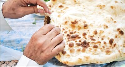 نان را با کارد نبرید و با دست تکه کنید