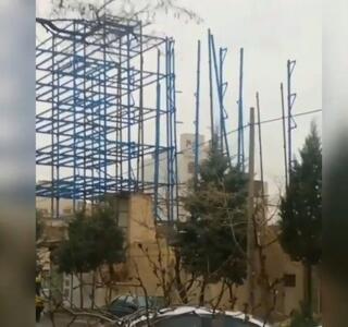 ریزش اسکلت یک ساختمان در سرخس در اثر وزش باد شدید