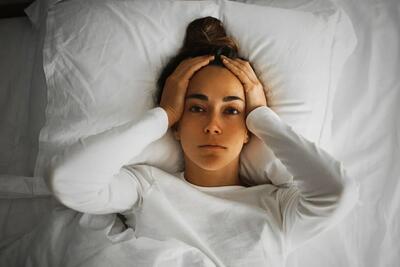 راهکار موثر روانشناسان برای توقف افکار مزاحم در هنگام خواب