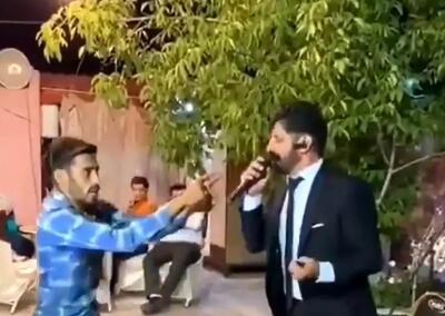 آواز شاد؛ این آقا با آهنگ نیر یطوری میرقصه که لقب سلطان رقص های نامنظمو واسه خودش کنه