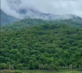 چشم‌انداز زیبای دریاچه سد زرین گل