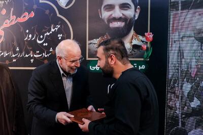 تقدیر از خانواده جهادگران آسمانی شهید محمدحسن باباخانی و شهید رشاد طریقت منفرد توسط قالیباف +عکس