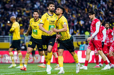 پرسپولیس با شکست مقابل سپاهان از کورس قهرمانی جا ماند