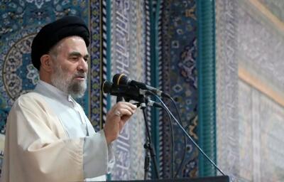امام جمعه بروجرد: قدرت ایمانی وجه متمایز ارتش جمهوری اسلامی است