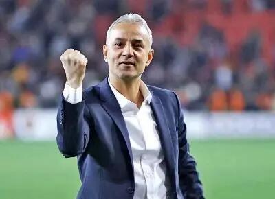 سرمربی پرسپولیس یاغی استقلال را جواب کرد