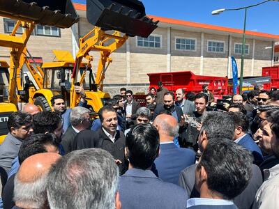 بازدید وزیر کار از نمایشگاه توانمندی مهارتی، کارآفرینی و تعاونگران میانه