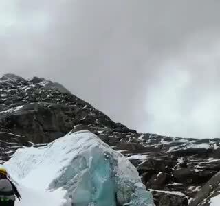 شکسته شدن ناگهانی یک بلوک عظیم یخی در پرو