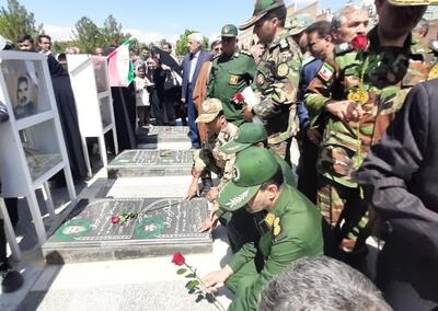 غباروبی مزار شهدای جنگ تحمیلی در کاشمر