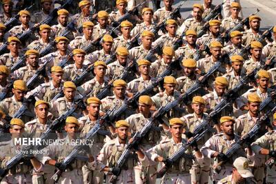 رژه باشکوه نیروهای مسلح کرمانشاه در گرامیداشت روز ارتش برگزار شد