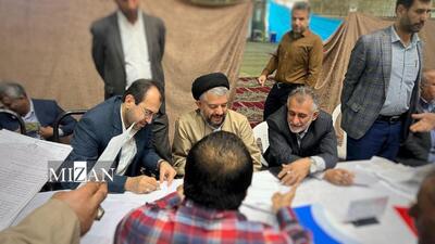 پاسخگویی بی‌واسطه مسئولان قضایی خوزستان به ۳۶ نفر از نمازگزاران در میز خدمت مصلای اهواز
