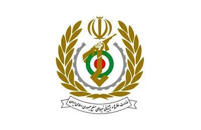 چتربازان ارتش بر فراز آسمان به پرواز درآمدند