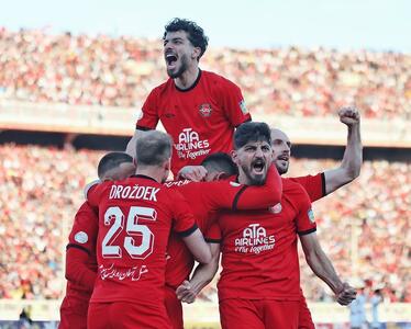 پرشورها آماده جشن قهرمانی شدند/ پرسپولیس ترمز خودش را کشید تا سپاهان در کورس بماند + جدول لیگ برتر بعد از پایان ال‌کلاسیکو و قبل از آخرین بازی هفته - پارس فوتبال