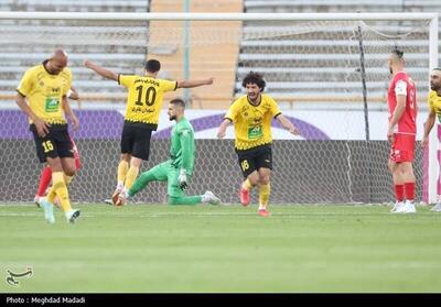پرسپولیس با شکست مقابل سپاهان به رختکن رفت - پارس فوتبال