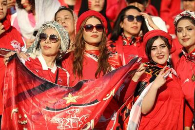 صدای واضح لیدر مرد بین تماشاگران زن پرسپولیس +فیلم - پارس فوتبال