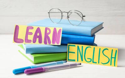 چگونه بدون کلاس زبان انگلیسی یاد بگیریم؟ ۱۰ نکته یاد گرفتن زبان