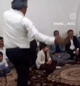 آواز شاد؛ پدر ایرانی دید خیلی تشویق کننده داره رقصشو زد رو دور تندو گرد وخاک بپا کرد