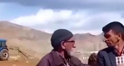 آواز شاد؛ ببینید این پیرمرد با این سن و سالش چه گرد و خاکی کرده با آهنگ ترکی وسط روستا