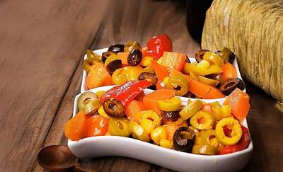 طرز تهیه ترشی مکزیکی تند با زیتون بدون هسته