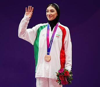 مبینا نعمت‌زاده و پدرش در حاشیه مراسم قهرمان ایران+تصویر - آینه فردا