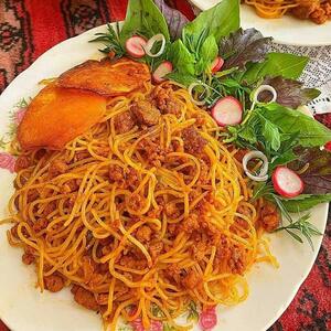 ماکارونی با تزئین چنگال معلق، چه قرتی