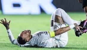 نیمار یک ماه خانه‌نشین شد